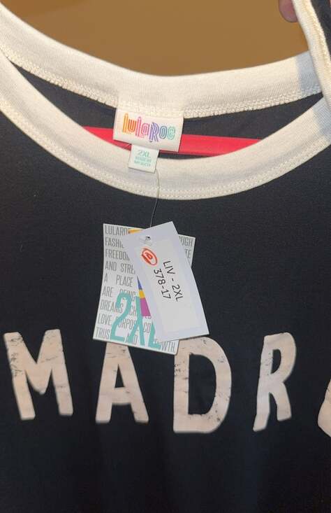 LuLaRoe Liv Ringer T-Shirt Madre Graphic Black White Size 2XL - Picture 3 of 3